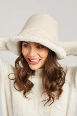 Shop Chapeau en fausse fourrure NANCY Les Accessoires