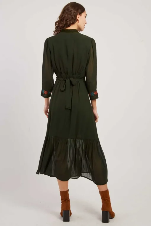 Shop Robe mi-longue brodée manches longues VEDA Robes Longues