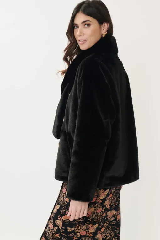 Shop Veste courte en fausse fourrure CANNELLE Les Manteaux, Vestes & Doudounes